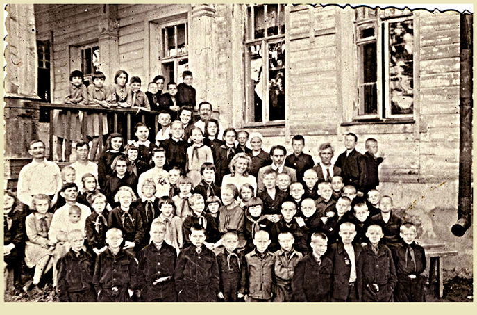 Воспитанники и сотрудники Берсеневского детского дома